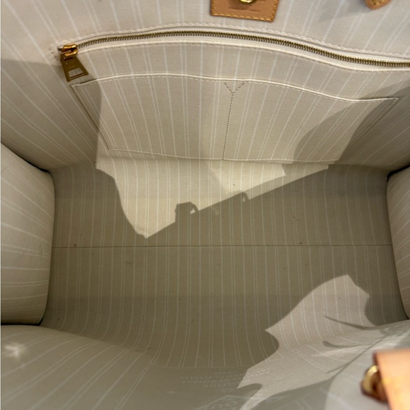 Authentic gently used Louis Vuitton By The Pool OnTheGo in a size GM - Picture 9 of 11